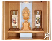 須弥壇 仏像と両脇掛軸